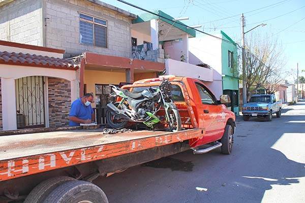 Embiste cafre a motociclista