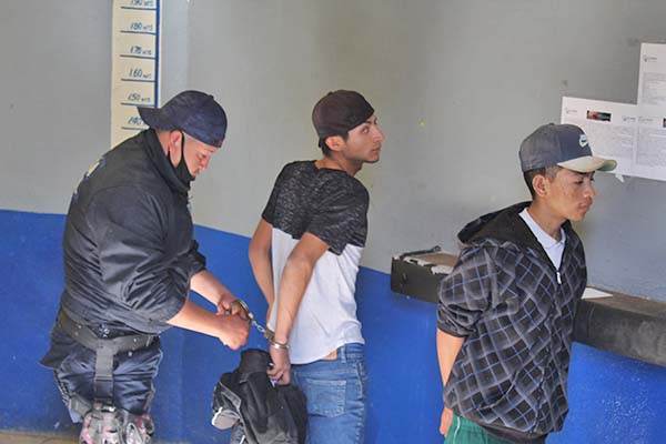 Reportan vecinos a molesto dúo