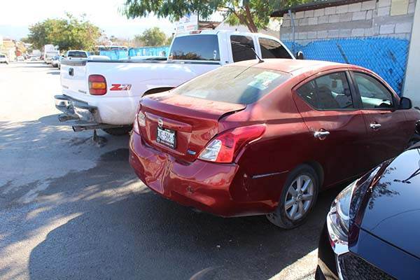Arremanga auto al chocar por alcance