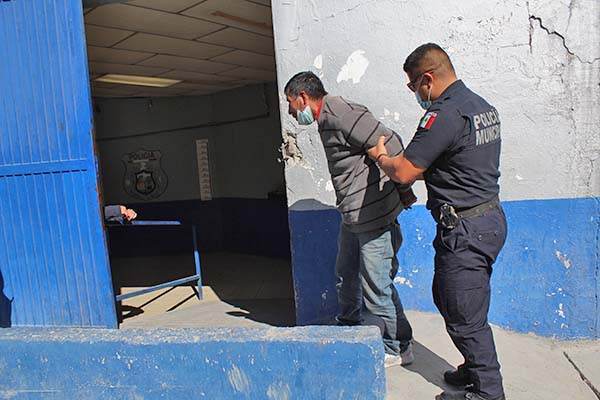 Molesto ebrio deambula en Zona Centro