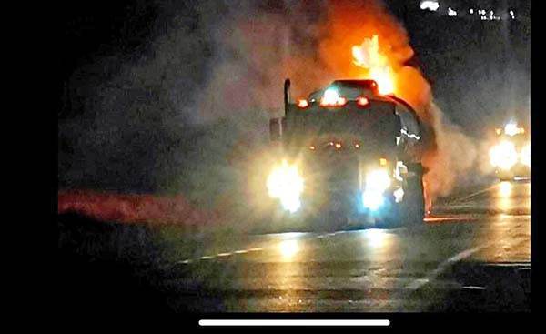 Se incendia pipa en la Monclova-Monterrey