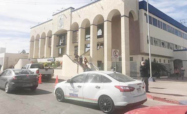 Presentan renuncia diez funcionarios municipales