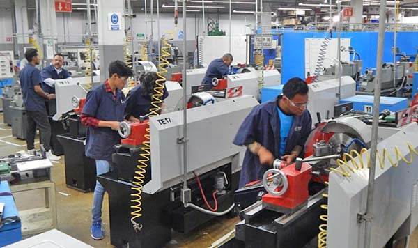 Logran empleo 800 refugiados