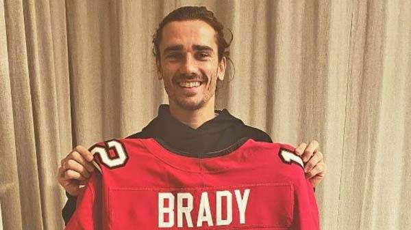 Antoine Griezmann presume en redes su jersey de Tom Brady