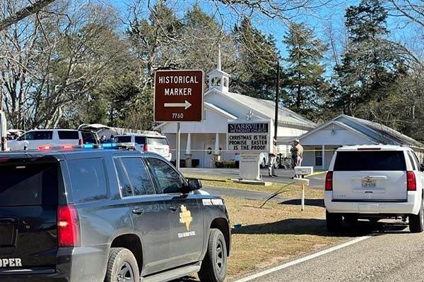 Reportan un muerto tras tiroteo en iglesia texana