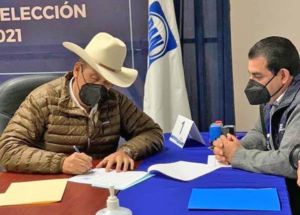 Buscará expresidente candidatura del PAN