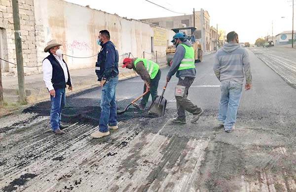 Supervisa Lencho Siller obras de pavimentación