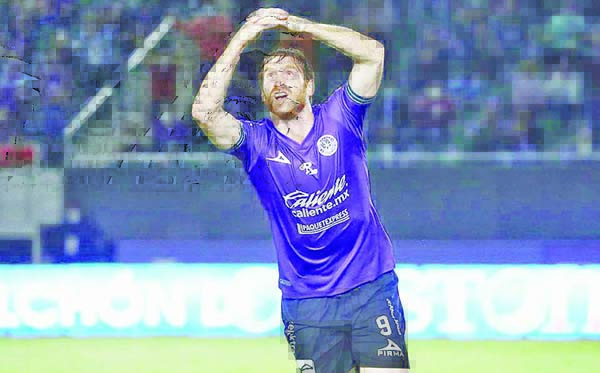 Mazatlán se quedó con el triunfo en un movido partido ante Necaxa