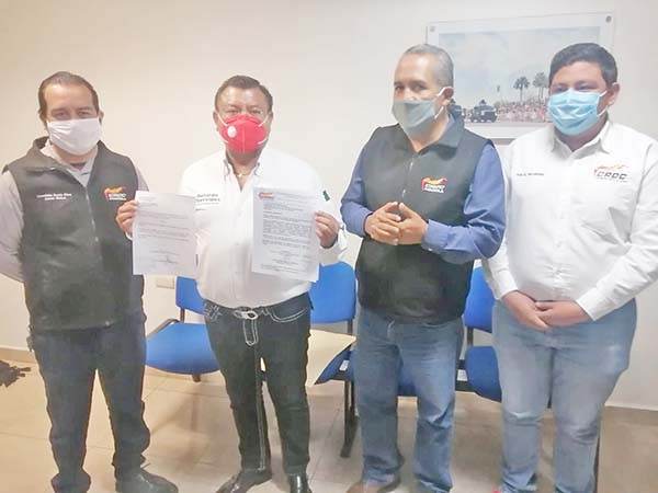 Solicita Jerry Oyervides su carta de residencia