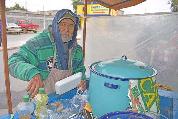 Llueva o truene vende sus tacos