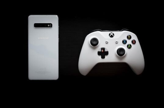 Sumérgete en el mundo de los videojuegos con la Xbox One