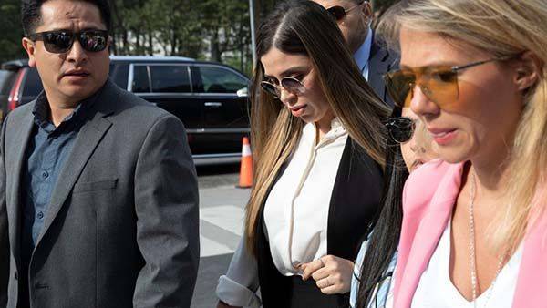 Emma Coronel permanecerá detenida en EU