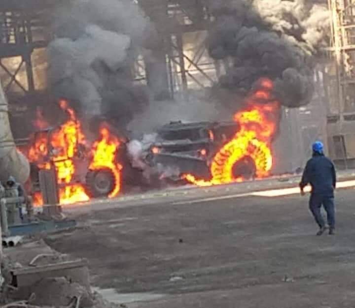 Reportan incendio de vehículo en AHMSA.