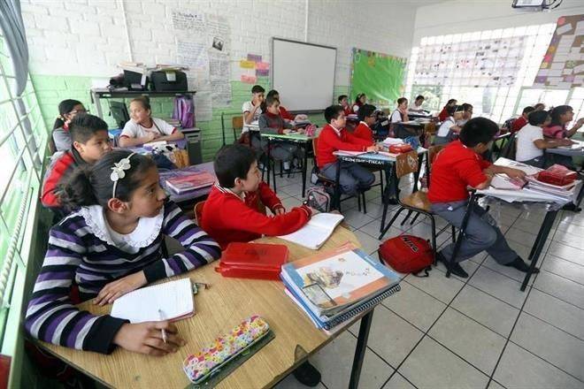 Buscan escuelas privadas clases en marzo, sin aval de SEP