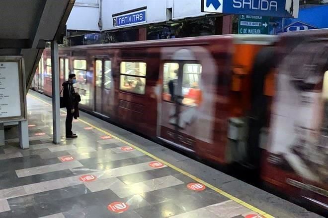 Reabre Línea 2 del Metro con 16 trenes