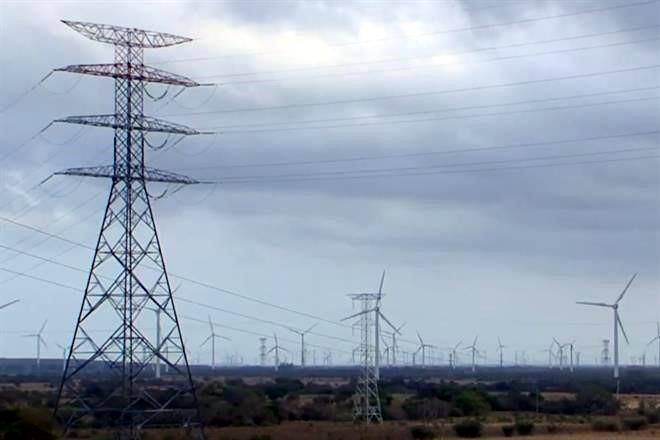 Aprueban reforma; prevén alza de luz