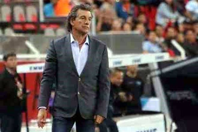 Operan a Romano del corazón