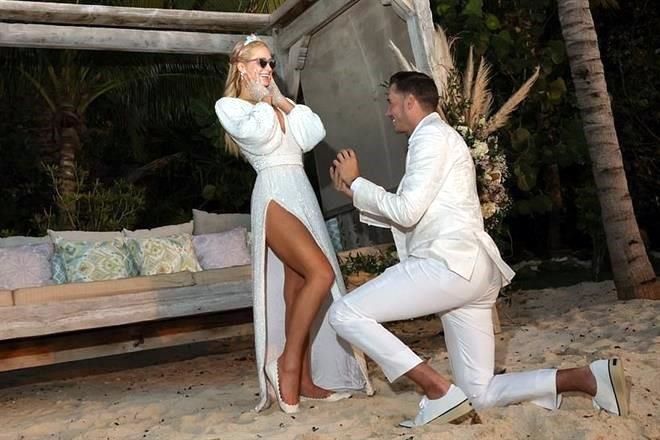 Celebra Paris Hilton sus 40, ¡con anillo de compromiso!