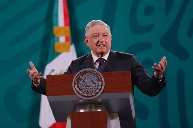 Seguirán cortes… llama AMLO a ahorrar energía