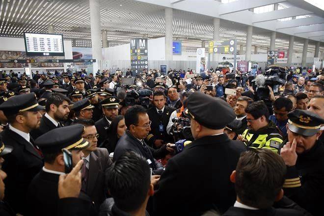 Condenan a piloto a pagar 30 mdp a Aeroméxico