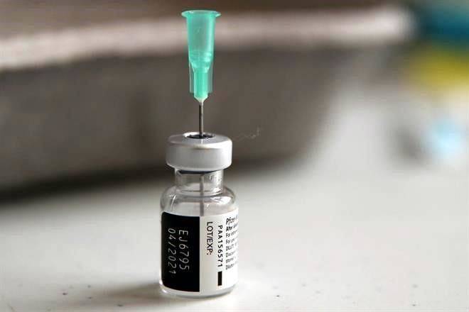Afirma Pfizer que vacuna resiste mayor temperatura
