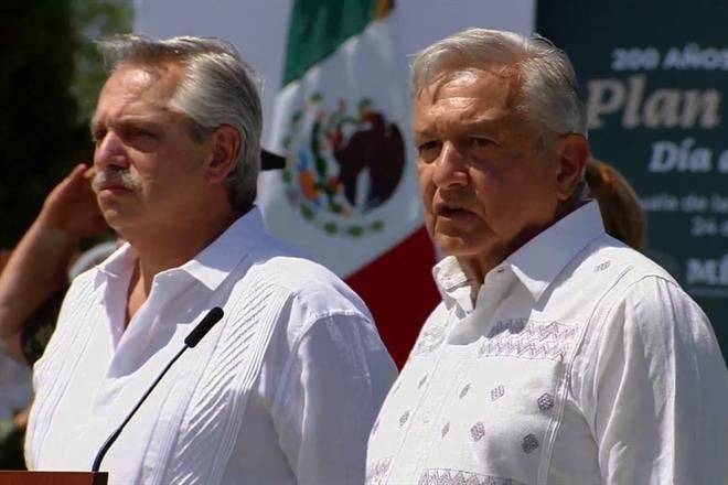 No sabemos dónde están los 43 por pacto de silencio.- AMLO