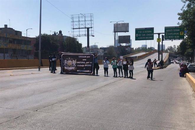 Protesta personal médico por falta de vacunas