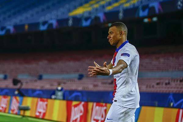 Opaca Mbappé a Messi y deja moribundo al Barcelona