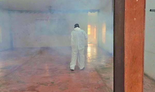 Sanitizan ambulancias y albergues en Frontera