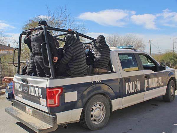 Aseguran a más de 30 migrantes