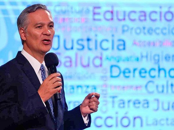 Ricardo Bucio renuncia como titular del Sipinna tras cinco años