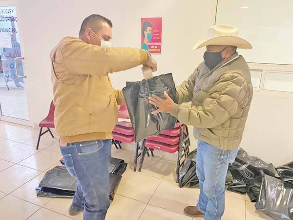 Apoya San Buena con hule a los productores