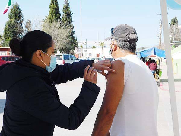 Vacunarán a adultos mayores contra Covid