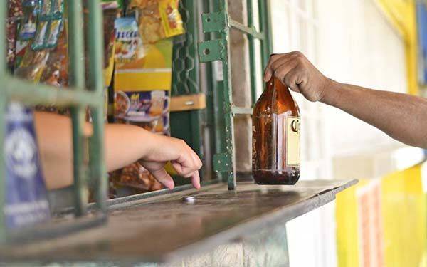 Detectan venta clandestina de alcohol en comunidades