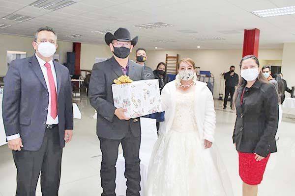 Sellan su amor 10 matrimonios