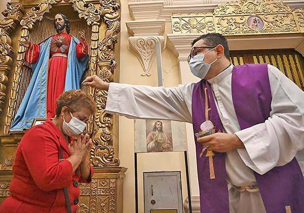 Católicos se ‘encomiendan’ a la sanidad