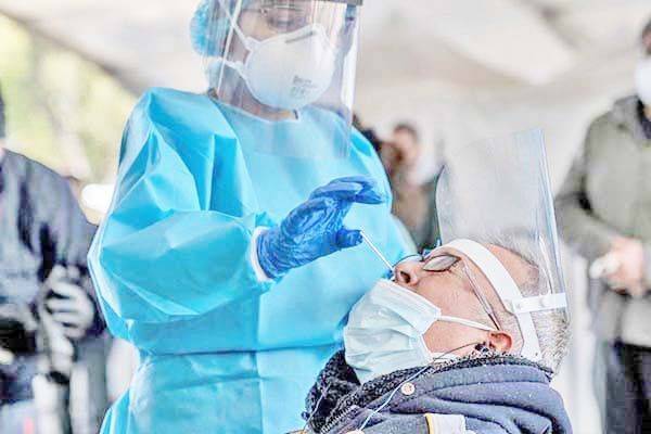 Enluta pandemia a 2 familias en región