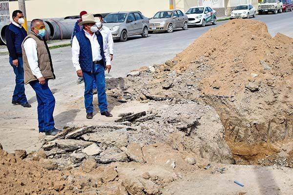 Supervisa avance de obra hidráulica