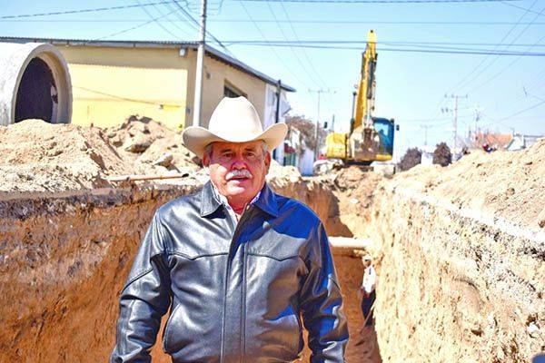 Supervisa avance de obra hidráulica