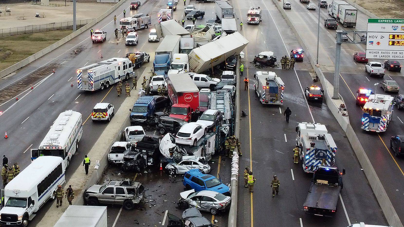 Fort Worth: Al menos 5 muertos en accidente múltiple en I-35W con decenas de vehículos involucrados