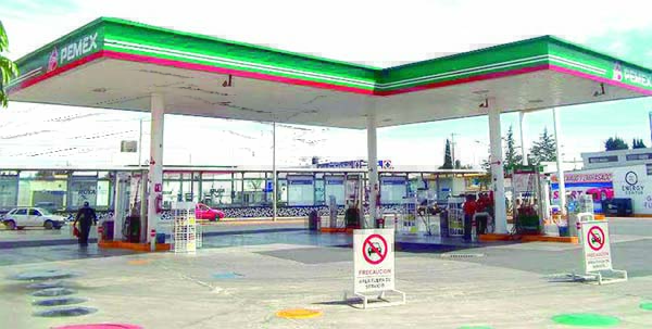 Rebasa 20 pesos litro de gasolina