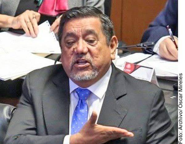 Promueven juicio contra Salgado