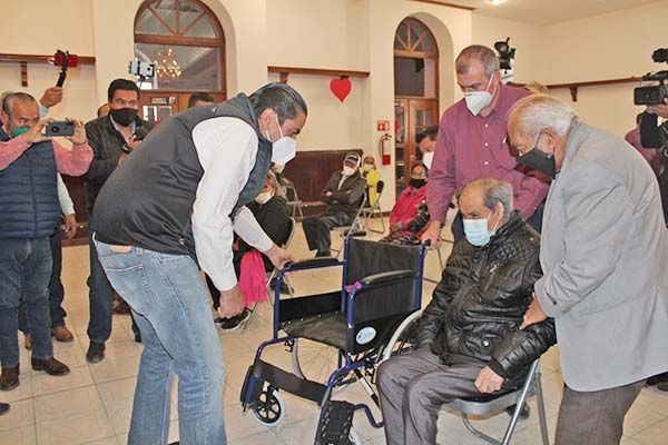 Entrega DIF aparatos ortopédicos y auditivos