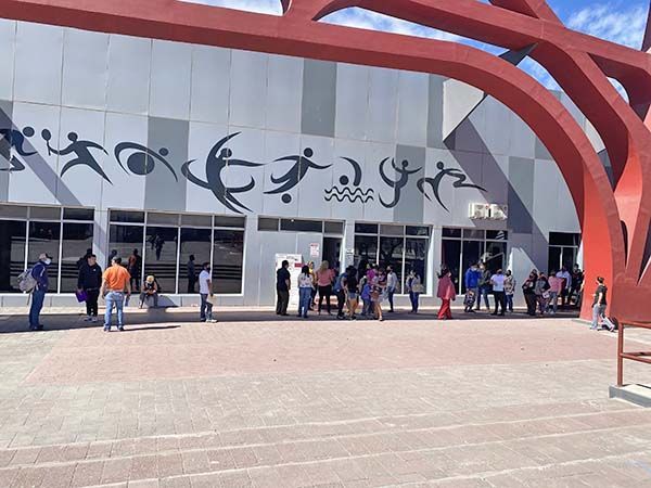 Filas de 5 horas en el módulo del INE