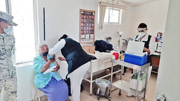 Desorganización deja a adultos sin vacuna
