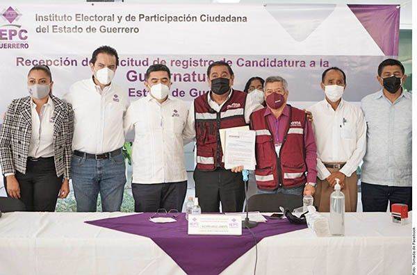 Salgado Macedonio se registra como candidato de Morena en Guerrero