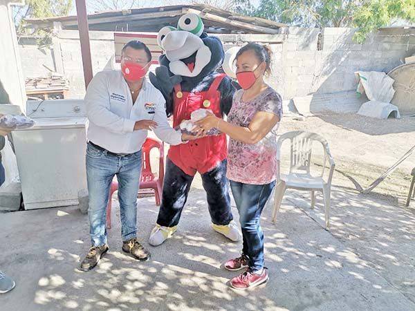 Apoya Oyervides a más de 300 familias
