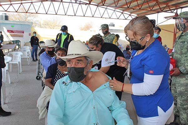 Arranca vacunación de adultos mayores