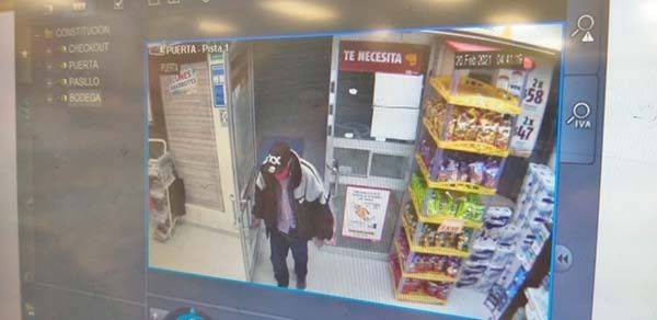 Capturan policías a ladrón de tienda