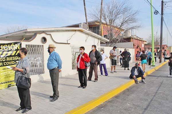 Vacunación: un verdadero viacrucis para los abuelos